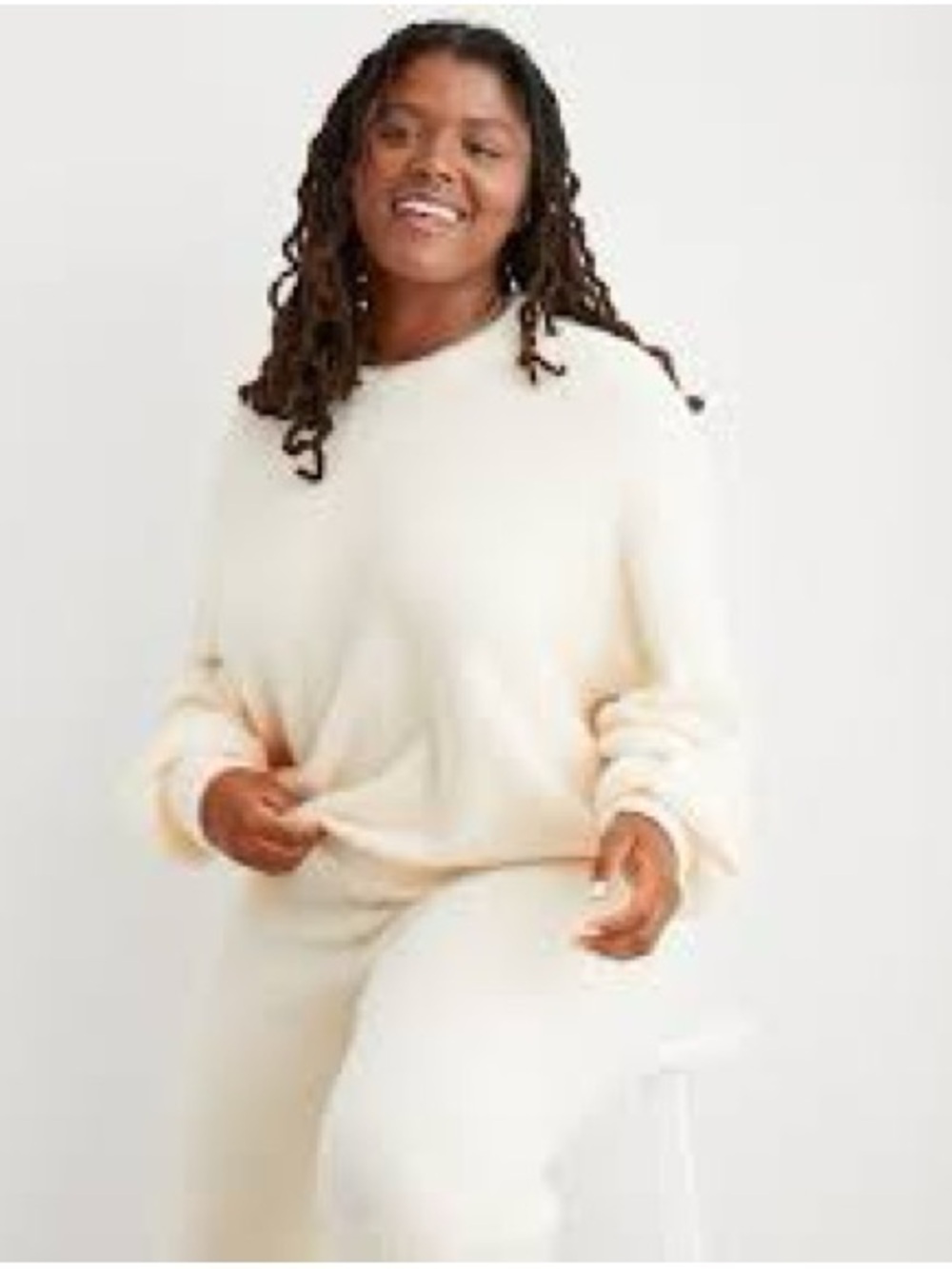 Aerie cream colored fuzzy knit sweater